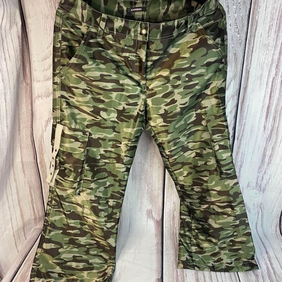 Express Camouflage Capris - Picture 1 of 7